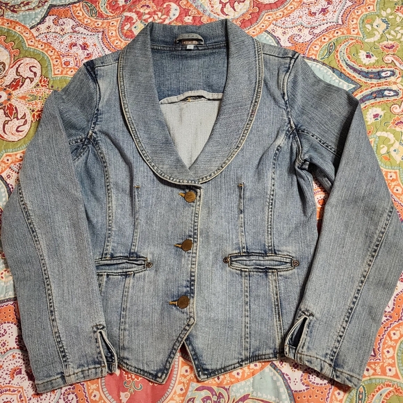 Isabella Bird Denim Blazer | Size 6 - Picture 3 of 10